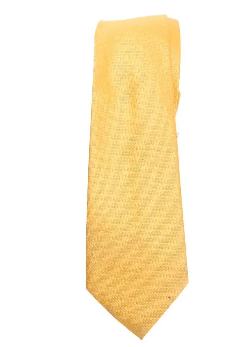 ACCESORIO COLOR AMARILLO  ARTURO CALLE