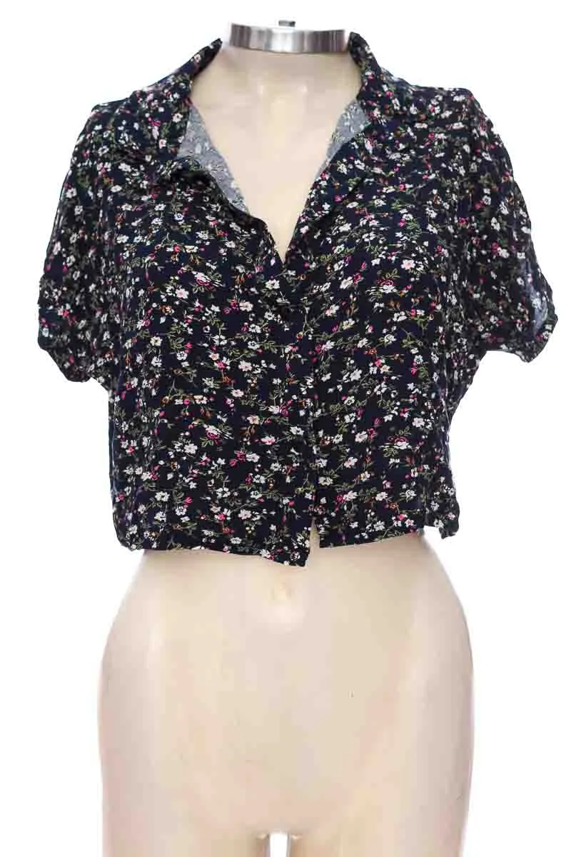 BLUSA COLOR AZUL  CLOSEANDO