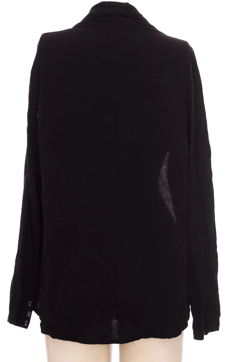 BLUSA COLOR NEGRO  COLOR BLUE