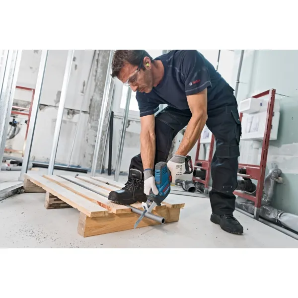BOSCH  GSA 18 VLI C  SIERRA SABLE CON 2 BATERíAS, LIION, 18 V, 5 AH, 21 MM, CAJA ESPECIAL