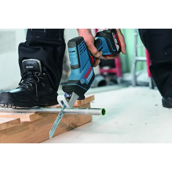 BOSCH  GSA 18 VLI C  SIERRA SABLE CON 2 BATERíAS, LIION, 18 V, 5 AH, 21 MM, CAJA ESPECIAL