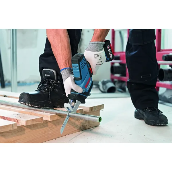 BOSCH  GSA 18 VLI C  SIERRA SABLE CON 2 BATERíAS, LIION, 18 V, 5 AH, 21 MM, CAJA ESPECIAL