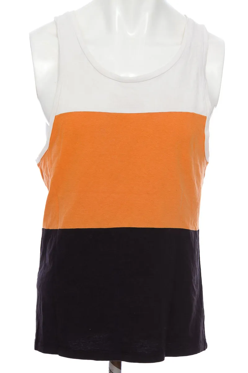 CAMISETA COLOR NEGRO  BERSHKA