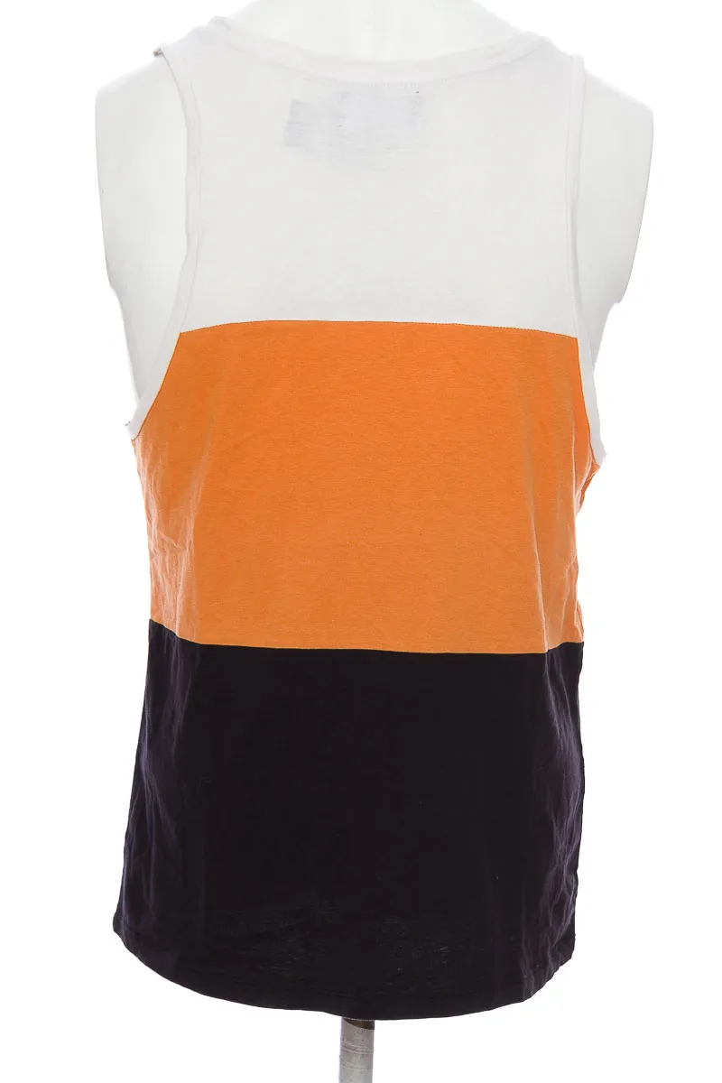 CAMISETA COLOR NEGRO  BERSHKA