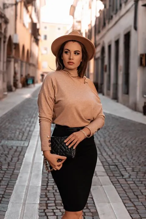 Camiseta con escote asimétrico Mirabelle, beige