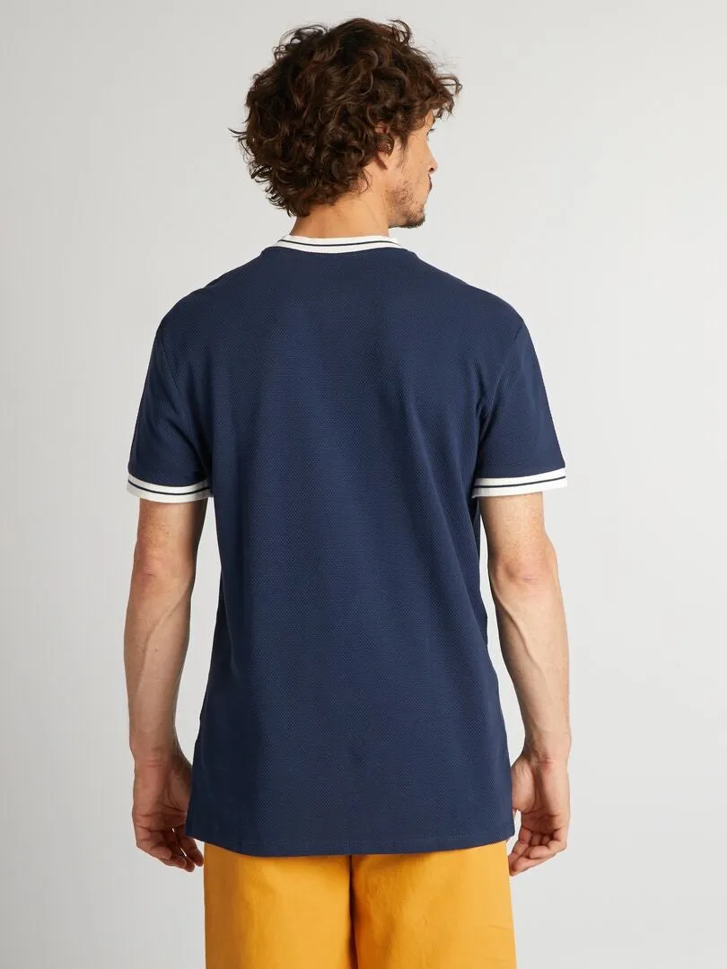 CAMISETA CON TEXTURA Y RIBETES EN CONTRASTE  NEGRO