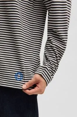 Camiseta holgada de punto de algodón con rayas horizontales