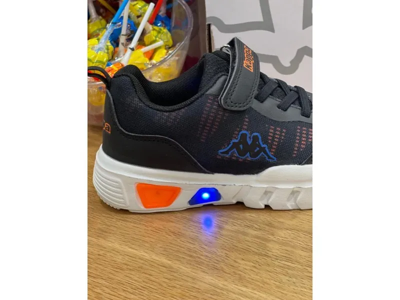 DEPORTIVO LOGO WAMBY EV KD 371B4IW KAPPA EN COLOR NEGRONARANJA