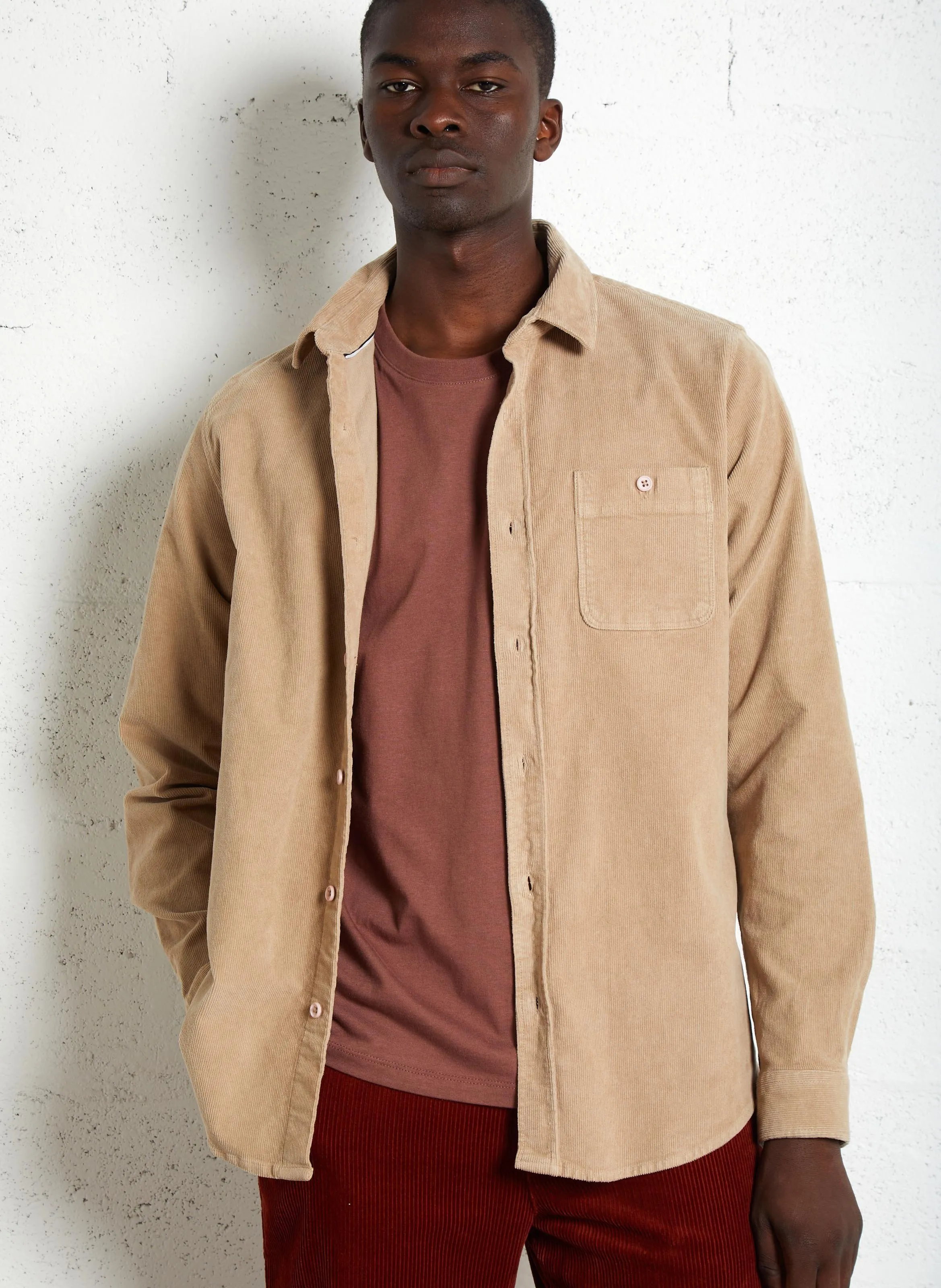 FAGUO ONCA  CAMISA DE PANA CON CUELLO CLáSICO EN BEIGE