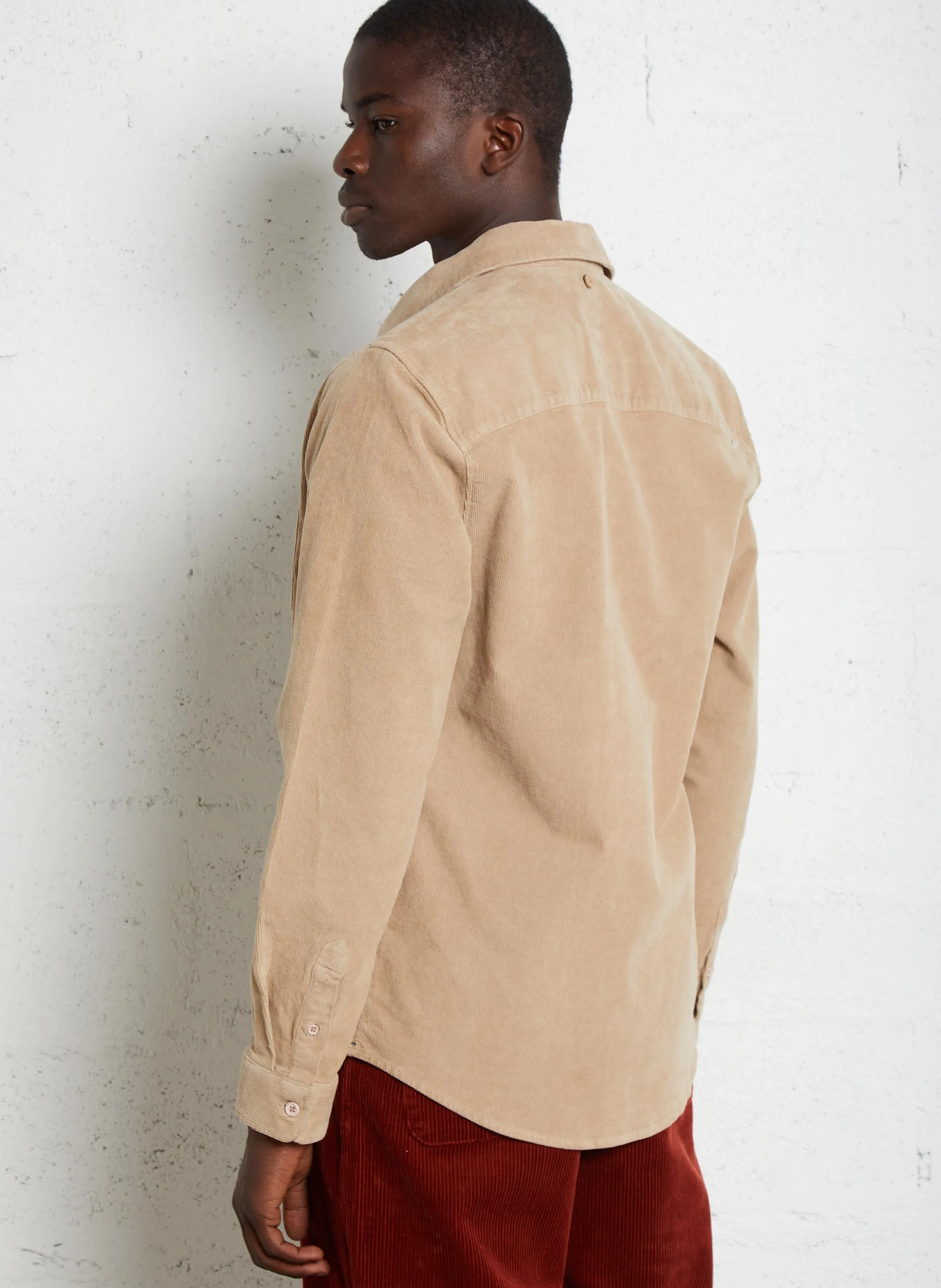 FAGUO ONCA  CAMISA DE PANA CON CUELLO CLáSICO EN BEIGE