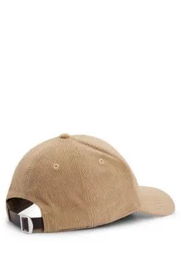 Gorra de pana fina con logo bordado