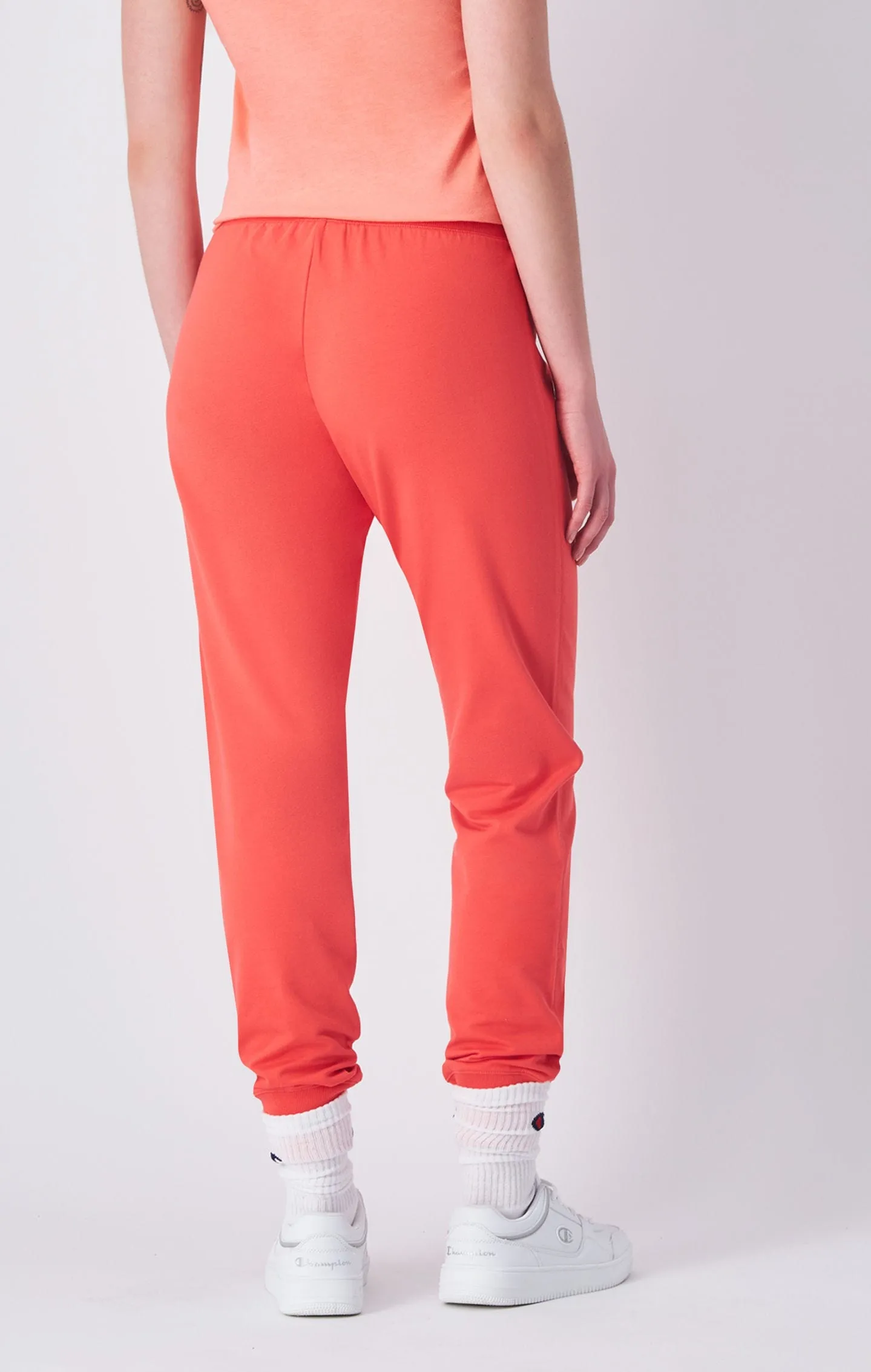 Joggers con logotipo de parche en C