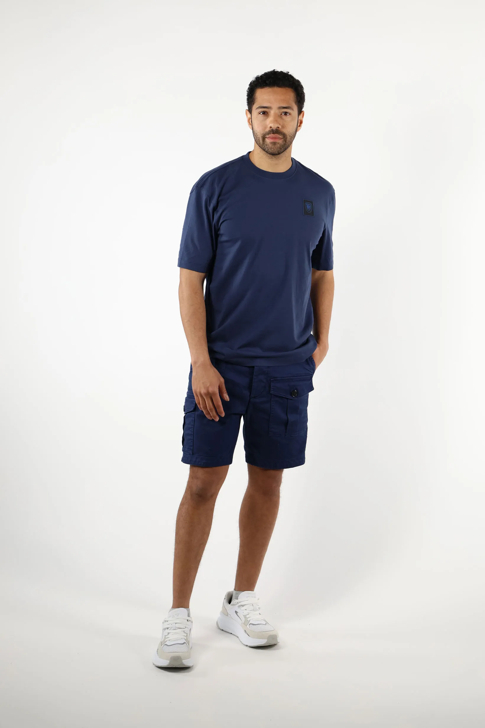 Pantalón azul oscuro corto 