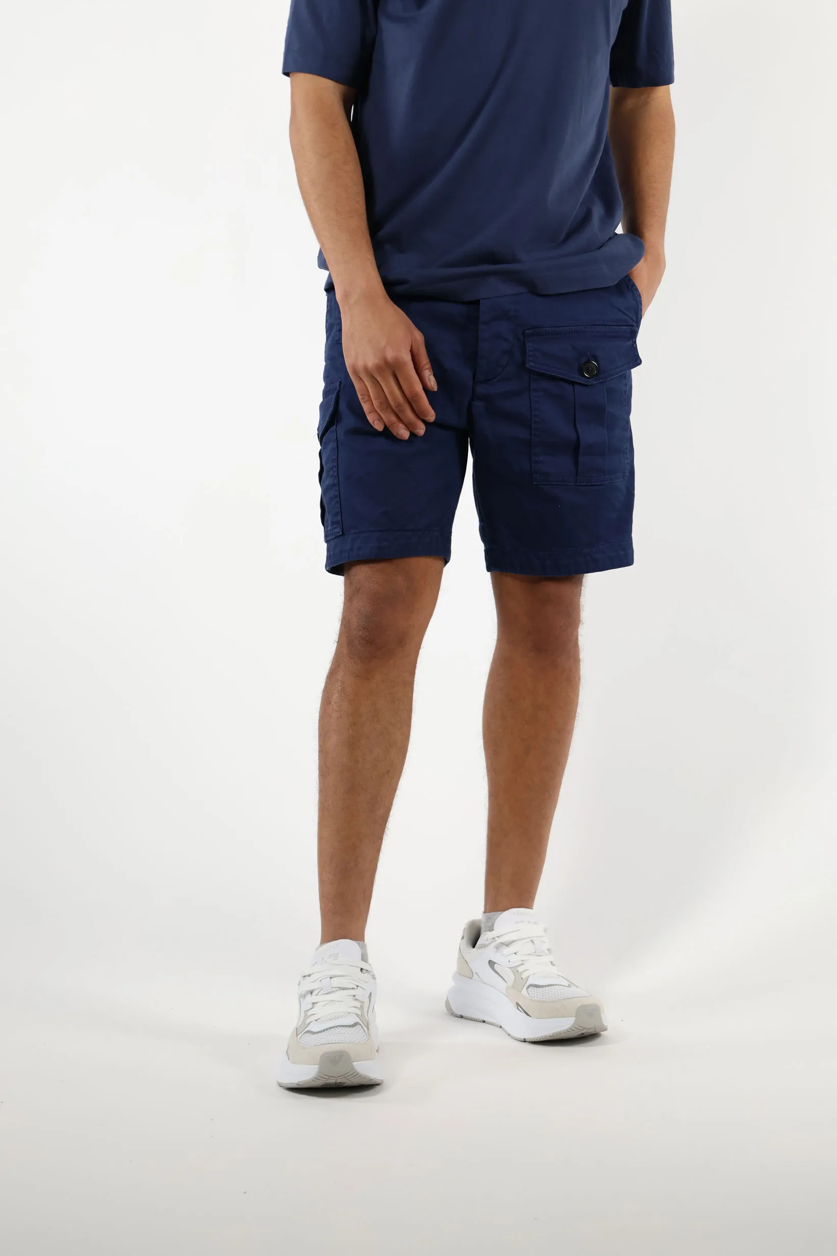 Pantalón azul oscuro corto 