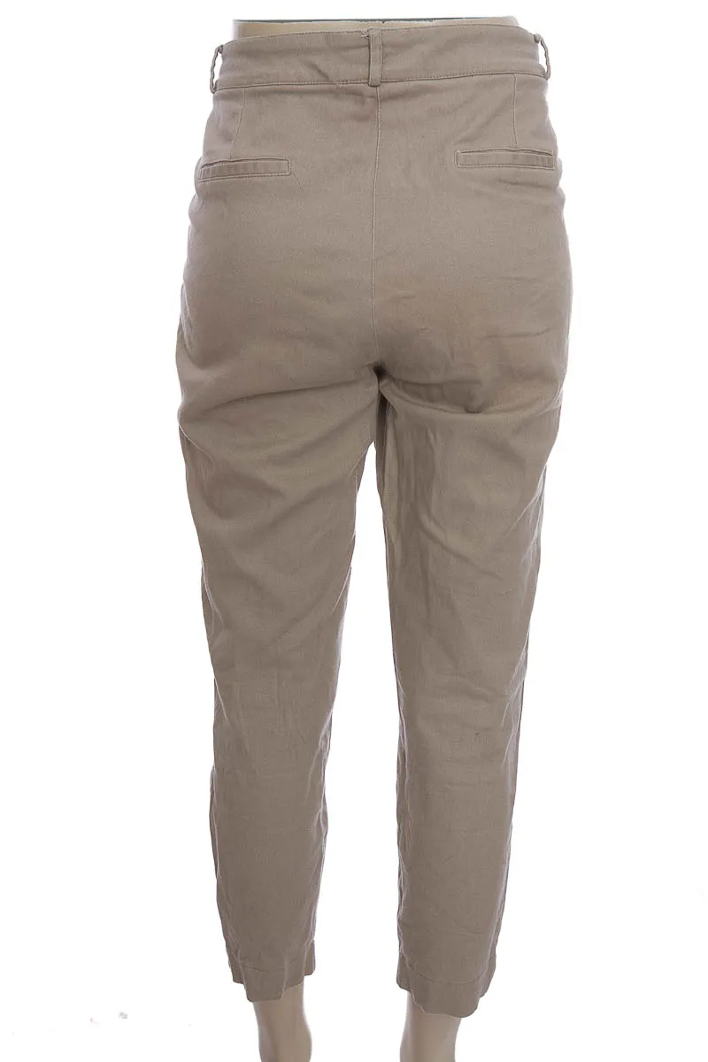 PANTALóN COLOR BEIGE  CLOSEANDO