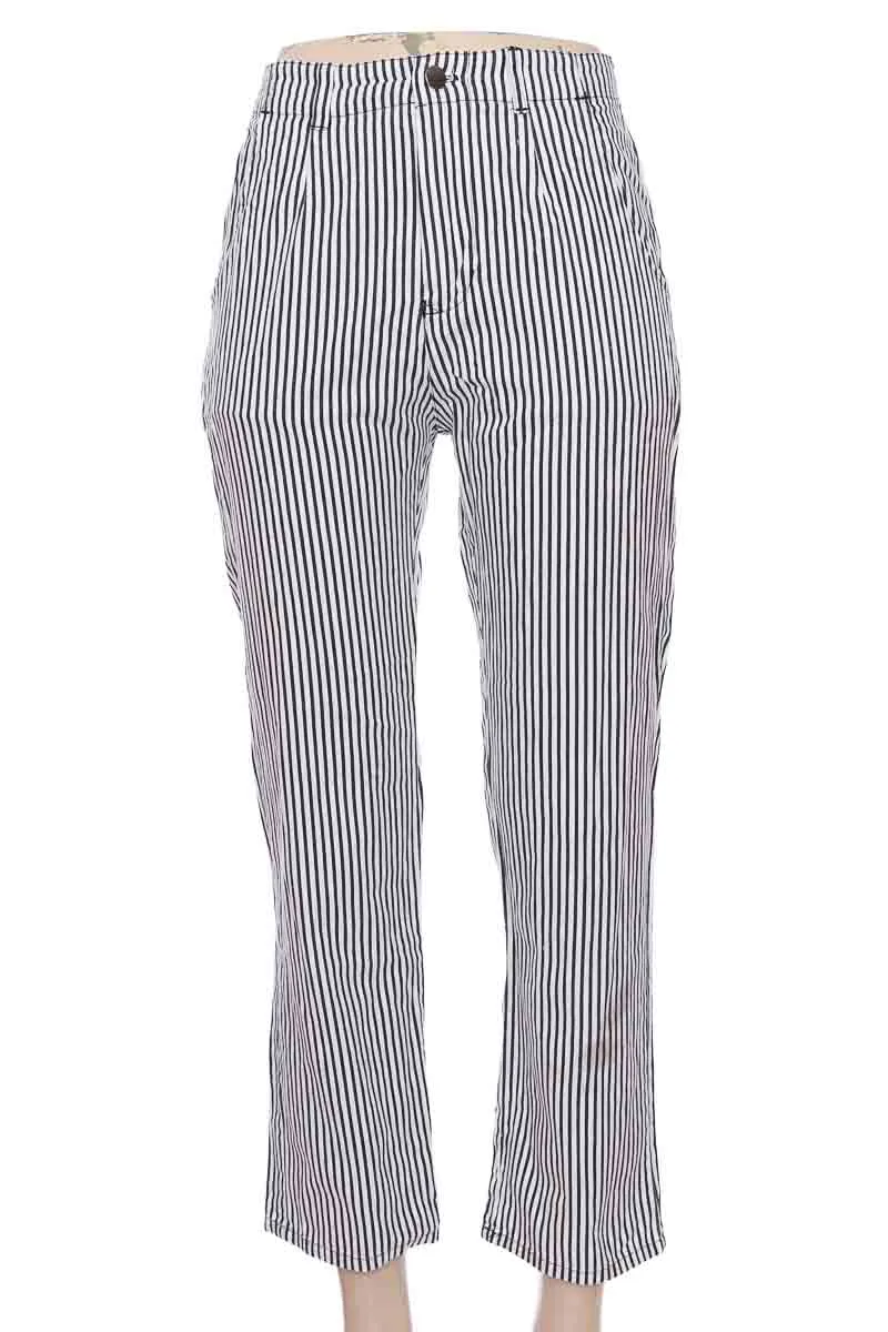 PANTALóN COLOR BLANCO  CLOSEANDO