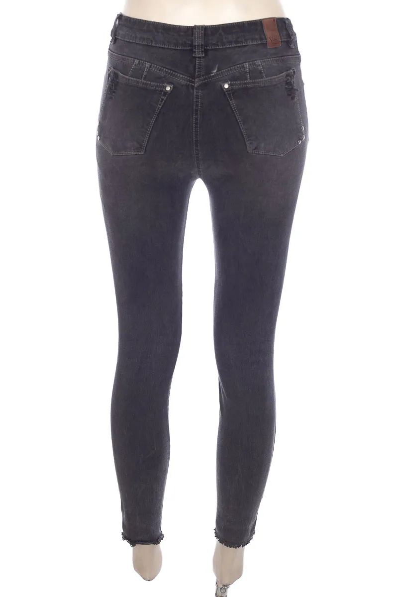 PANTALóN COLOR NEGRO  XLIVE
