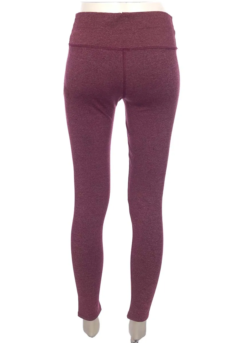 ROPA DEPORTIVA / SALIDA DE BAñO COLOR VINOTINTO  CLOSEANDO