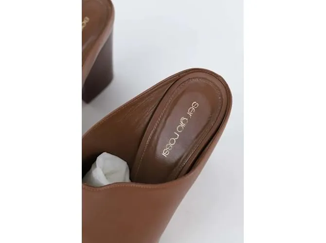 Sergio Rossi Tacones de cuero Castaño 