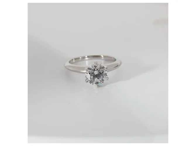 Tiffany & Co TIFFANY Y COMPAÑIA. Anillo de compromiso de diamantes en platino E VS2 1.29 por cierto Plata Metálico 