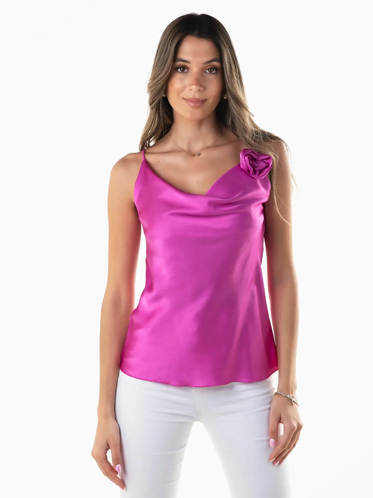 Top satinado con flor